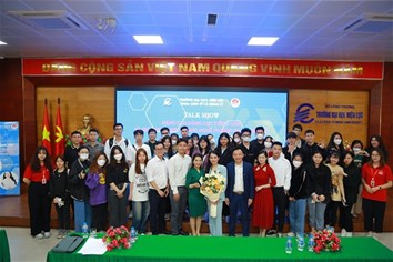 Talkshow "Nâng cao năng lực trong việc học và thi môn tiếng anh và những điều cần biết về giáo dục định hướng nghề nghiệp cho sinh viên"