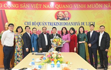 ĐẠI HỘI CHI BỘ QUẢN TRỊ KINH DOANH & DU LỊCH NHIỆM KỲ 2025–2027: PHÒNG CHỐNG LÃNG PHÍ TRONG KỶ NGUYÊN VƯƠN MÌNH CỦA DÂN TỘC
